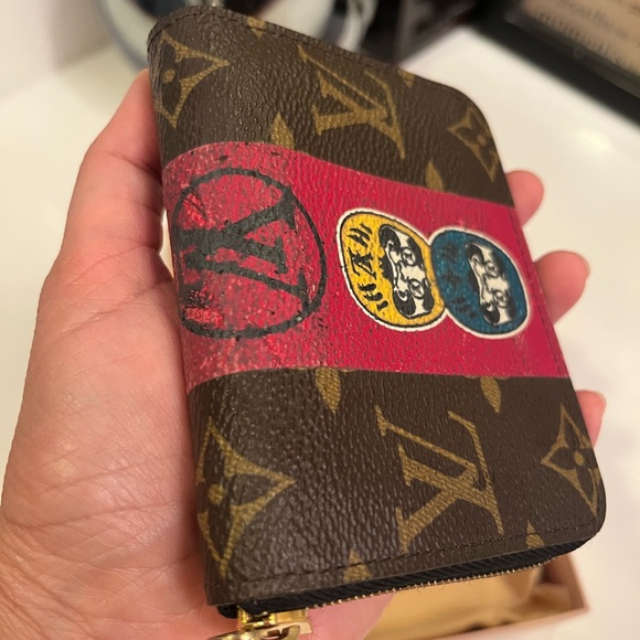 Louis Vuitton Brown and Red Wallet with Iconic Monogram and Unique Red Panel - Picture 7 of 12